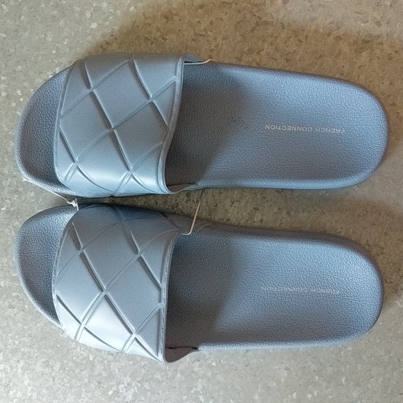 French Connection NWT Squishy Quilted Slides Flat Sandals 9 Blue - Picture 1 of 2